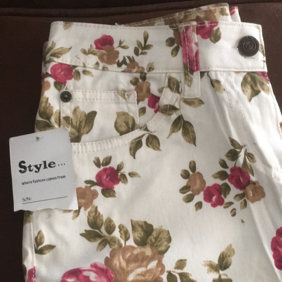 Floral  White Denim Jeans - Picture 5 of 15